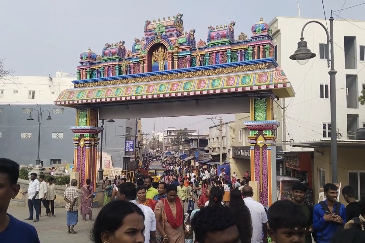 Thousands Of Devotees Throng Tiruchendur Murugan Temple For Darshan thousands-of-devotees-throng-tiruchendur-murugan-temple-for-darshan