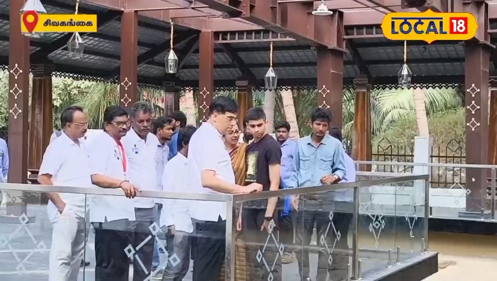 கீழடி அருங்காட்சியகம்.. குடும்பத்துடன் பார்வையிட்ட பிரபல செஸ் வீரர் விஸ்வநாதன் ஆனந்த் ! | Sivagangai News (சிவகங்கை செய்திகள்) - News18 தமிழ்