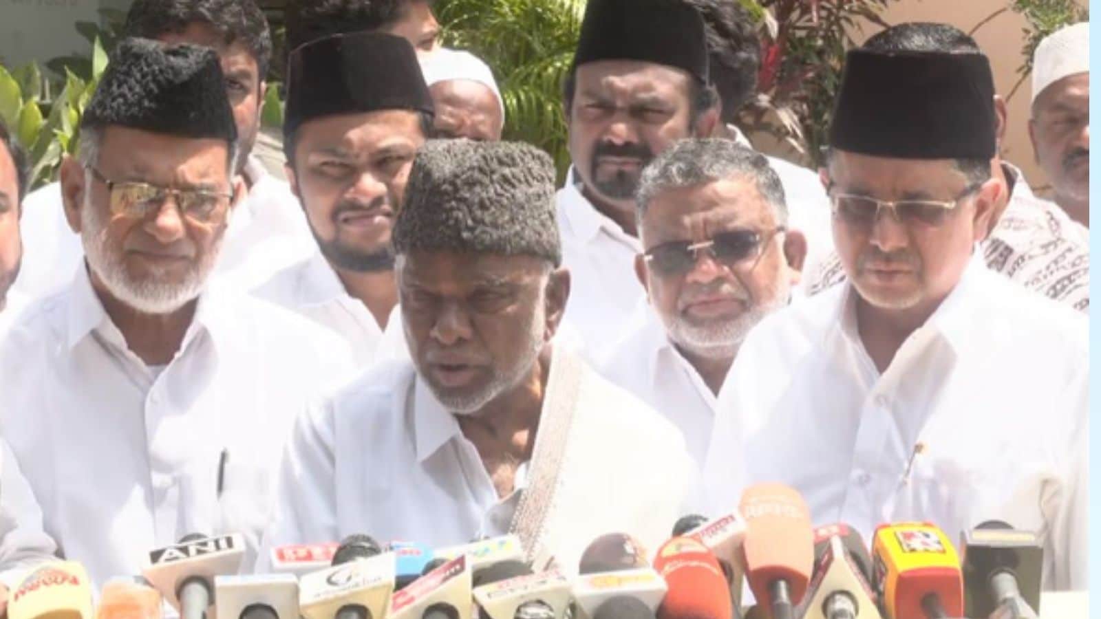 "எத்தனை தொகுதிகள் என்பது பிரச்னையில்லை... திமுக கூட்டணியில் தொடர்வோம்..." - ஐ.யு.எம்.எல். தலைவர் காதர் மொய்தீன் திட்டவட்டம்