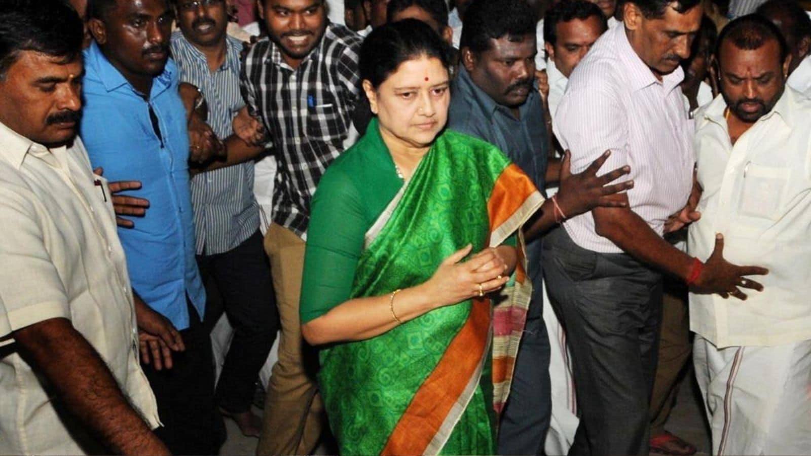 இன்னும் 13 நாட்களில்.. சசிகலா வெளியிடும் முக்கிய அறிவிப்பு... ஆதரவாளர் சொன்ன தகவல்! - புதிய முடிவு என்ன? | தமிழ்நாடு போட்டோகேலரி - News18 தமிழ்