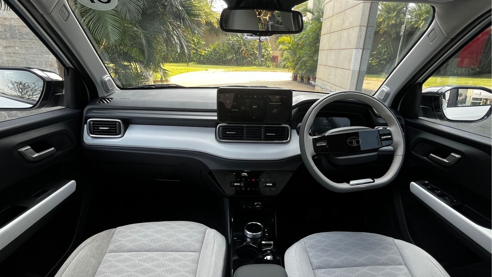 சிங்கிள் சார்ஜில் 600 கி.மீ. வரை போகலாம்... விலையும் ரொம்ப கம்மிதான்... எந்த எலெக்ட்ரிக் கார் தெரியுமா...? | ஆட்டோமொபைல் செய்திகள் - News18 தமிழ்