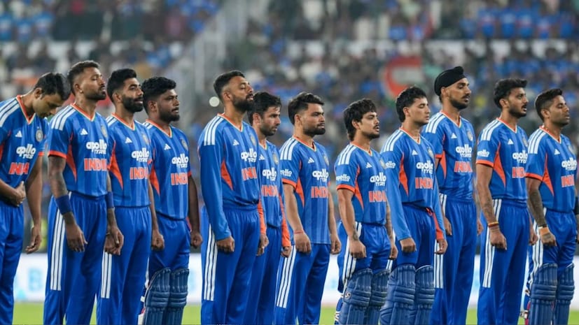 உத்தேச இந்திய அணி: அபிஷேக் சர்மா, இஷான் கிஷன்(விக்கெட் கீப்பர்), திலக் வர்மா, சூர்யகுமார் யாதவ் (கேப்டன்), ஹர்திக் பாண்டியா, ஷிவம் துபே, ரிங்கு சிங், அக்ஷர் படேல், அர்ஷ்தீப் சிங், வருண் சக்கரவர்த்தி, ஜஸ்பிரித் பும்ரா உத்தேச இந்திய அணி: அபிஷேக் சர்மா, இஷான் கிஷன்(விக்கெட் கீப்பர்), திலக் வர்மா, சூர்யகுமார் யாதவ் (கேப்டன்), ஹர்திக் பாண்டியா, ஷிவம் துபே, ரிங்கு சிங், அக்ஷர் படேல், அர்ஷ்தீப் சிங், வருண் சக்கரவர்த்தி, ஜஸ்பிரித் பும்ரா