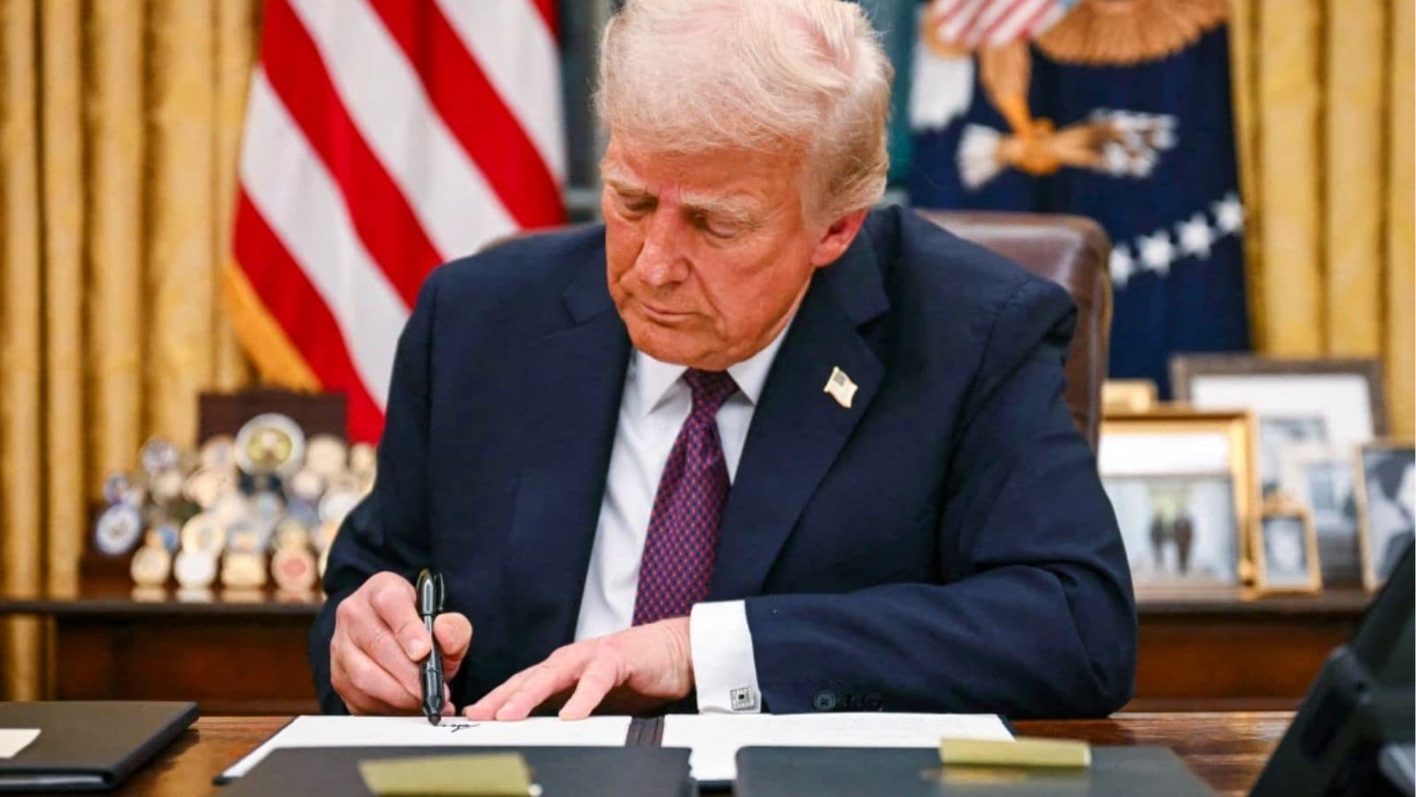 Trump Tax | சீனா உள்ளிட்ட நாடுகள் மீது புதிதாக 10% வரி விதிப்பு அமல்படுத்திய டிரம்ப்! | வணிகச் செய்திகள் - News18 தமிழ்