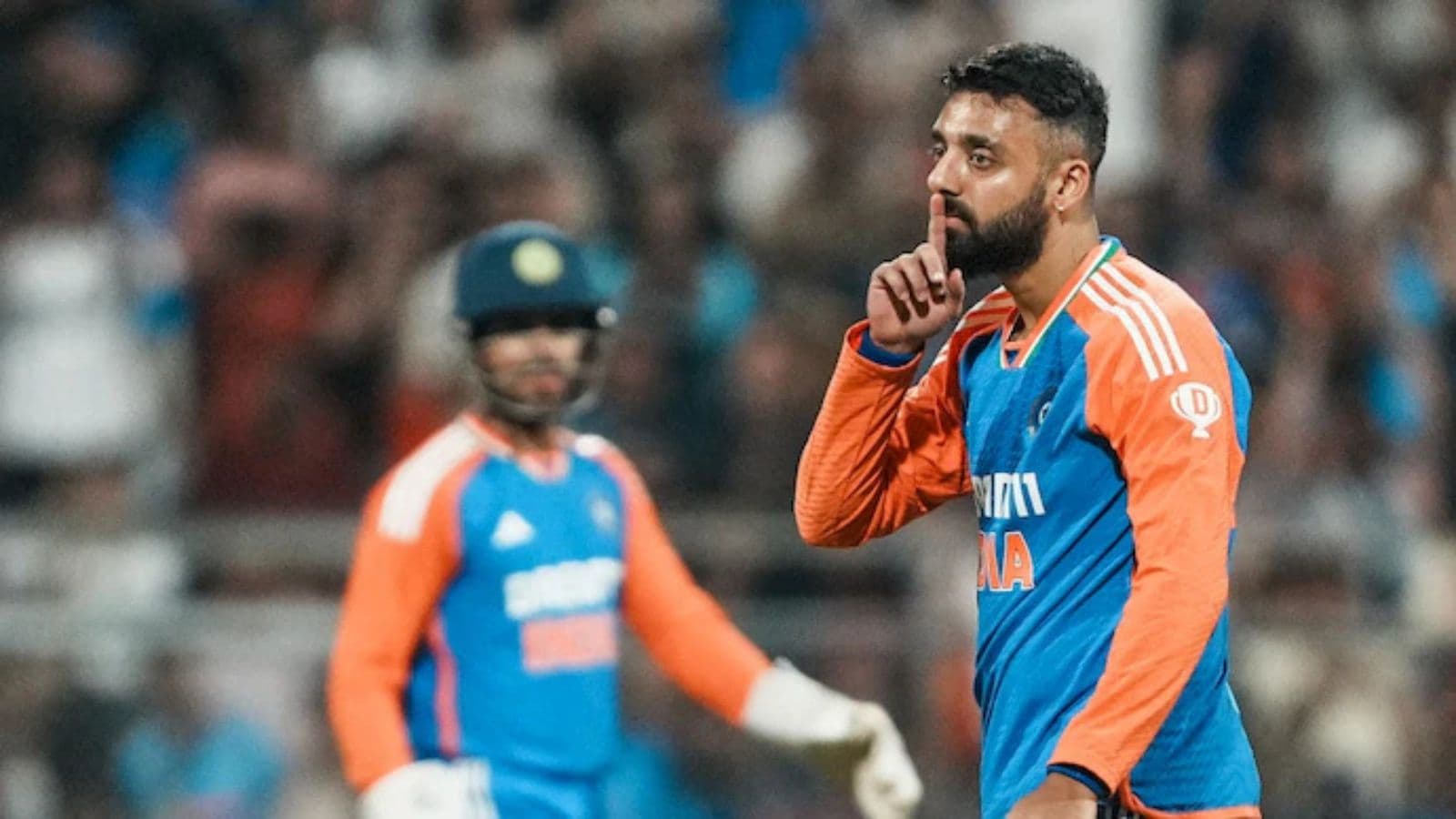 வருண் சக்ரவர்த்தியை விடவும் இந்த பவுலர்தான் டேஞ்சர்.. பாகிஸ்தான் உடனான மேட்ச் குறித்து முன்னாள் சி.எஸ்.கே. வீரர் வார்னிங்.. | கிரிக்கெட் செய்திகள் - News18 தமிழ்