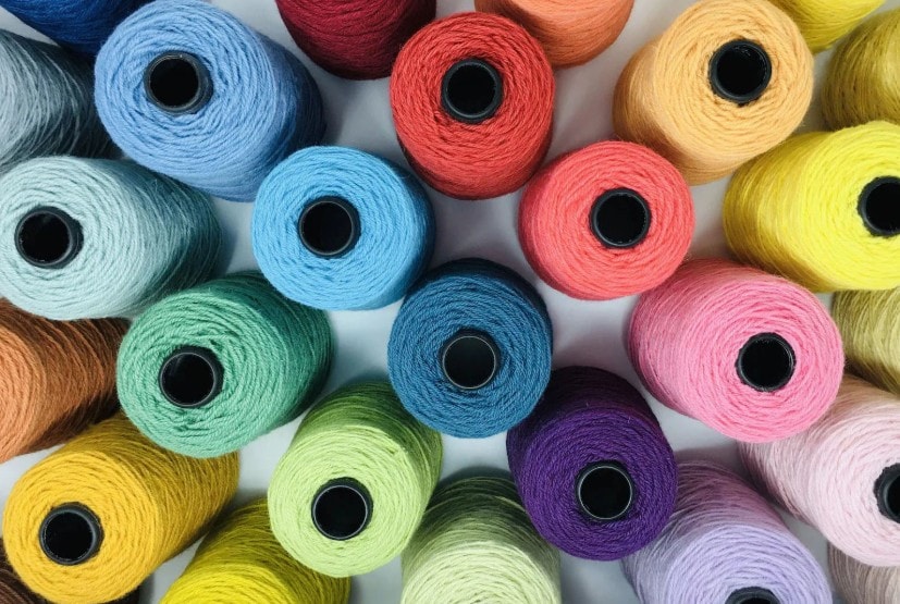 இன்றைய மாதத்திற்கான புதிய அறிவிப்பின்படி கிலோவுக்கு 10-ம் நம்பர் கோம்டு நூல் ரூ.190, 16-ம் நம்பர் ரூ.200, 20-ம் நம்பர் கோம்டு நூல் ரூ.258, 24-ம் நம்பர் ரூ.270, 30-ம் நம்பர் ரூ.280, 34-ம் நம்பர் ரூ.300, 40-ம் நம்பர் ரூ.318, 20-ம் நம்பர் செமி கோம்டு ரூ.255, 24-ம் நம்பர் ரூ. 263, 30-ம் நம்பர் ரூ.276, 34-ம் நம்பர் ரூ. 289, 40-ம் நம்பர் ரூ.308-க்கும் விற்பனை செய்யப்படுவதாக தெரிவித்தனர்.