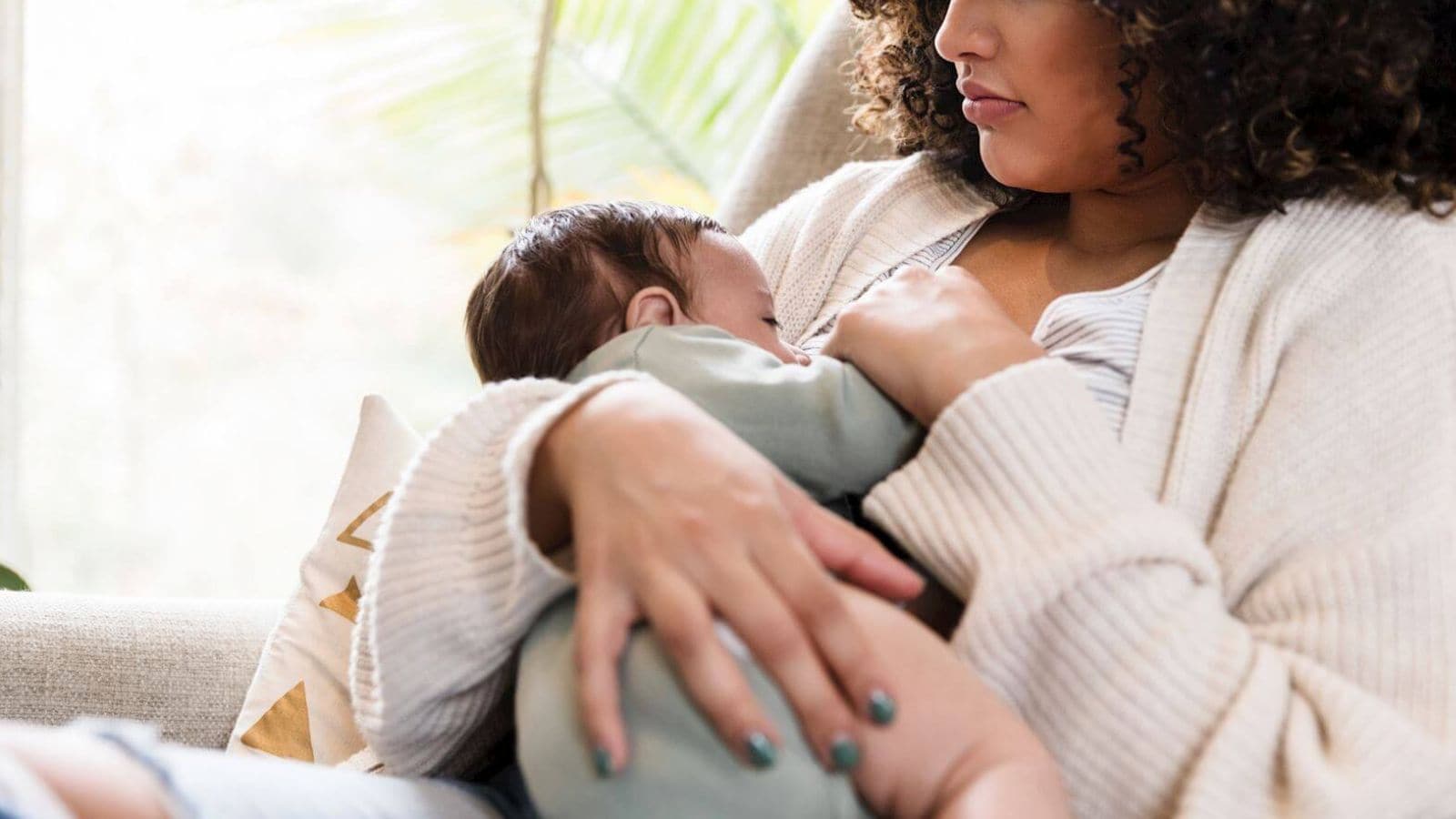 புதிய தாய்மார்களுக்கு தாய்ப்பால் சுரப்பை அதிகரிக்க இந்த 5 உணவுகளை கொடுங்க.. | லைப்ஸ்டைல் போட்டோகேலரி - News18 தமிழ்