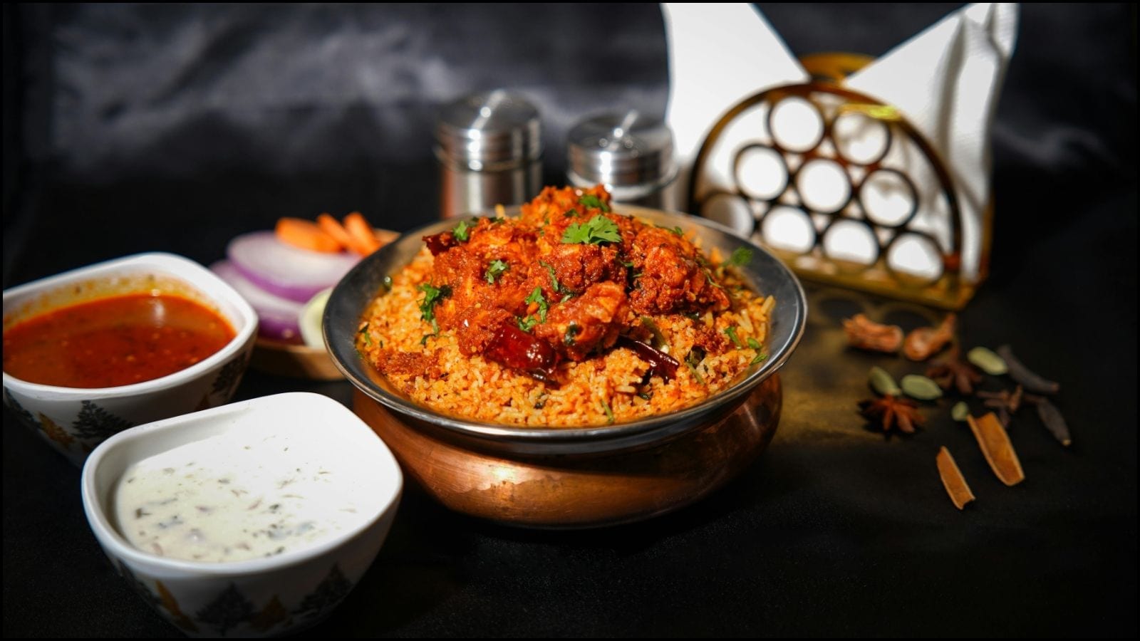 பிரியாணியில் கிடந்த புழு... கடையை பூட்டி சாவியை காவல் நிலையத்தில் ஒப்படைத்த ஆட்டோ ஓட்டுநர்! | தமிழ்நாடு செய்திகள் (Tamil Nadu News) - News18 தமிழ்