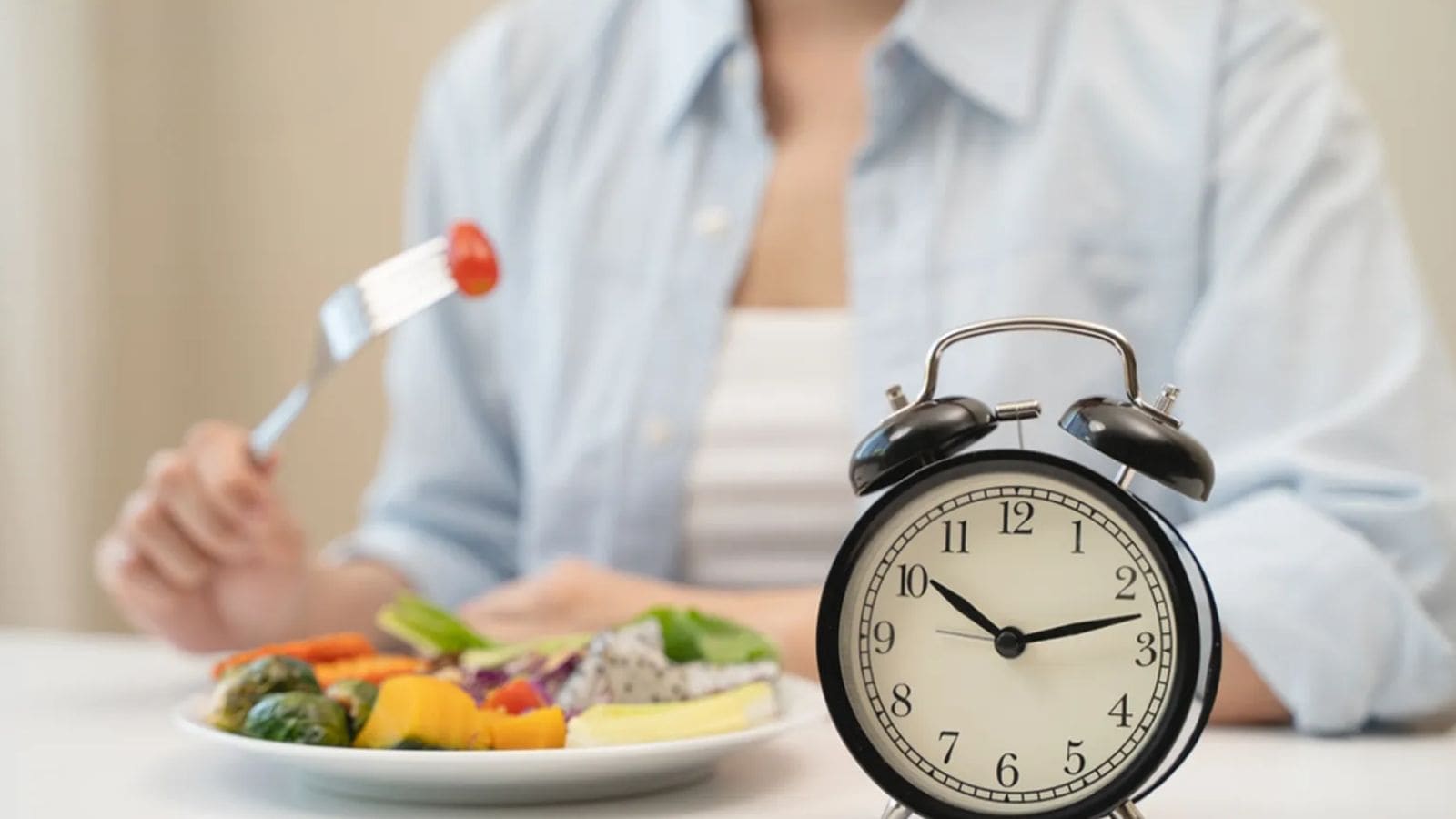 Fasting-போது இந்த பழங்களை சாப்பிடுங்க.. உங்களை சோர்வடையாமல் வைத்துக்கொள்ளும்..! | லைப்ஸ்டைல் போட்டோகேலரி - News18 தமிழ்