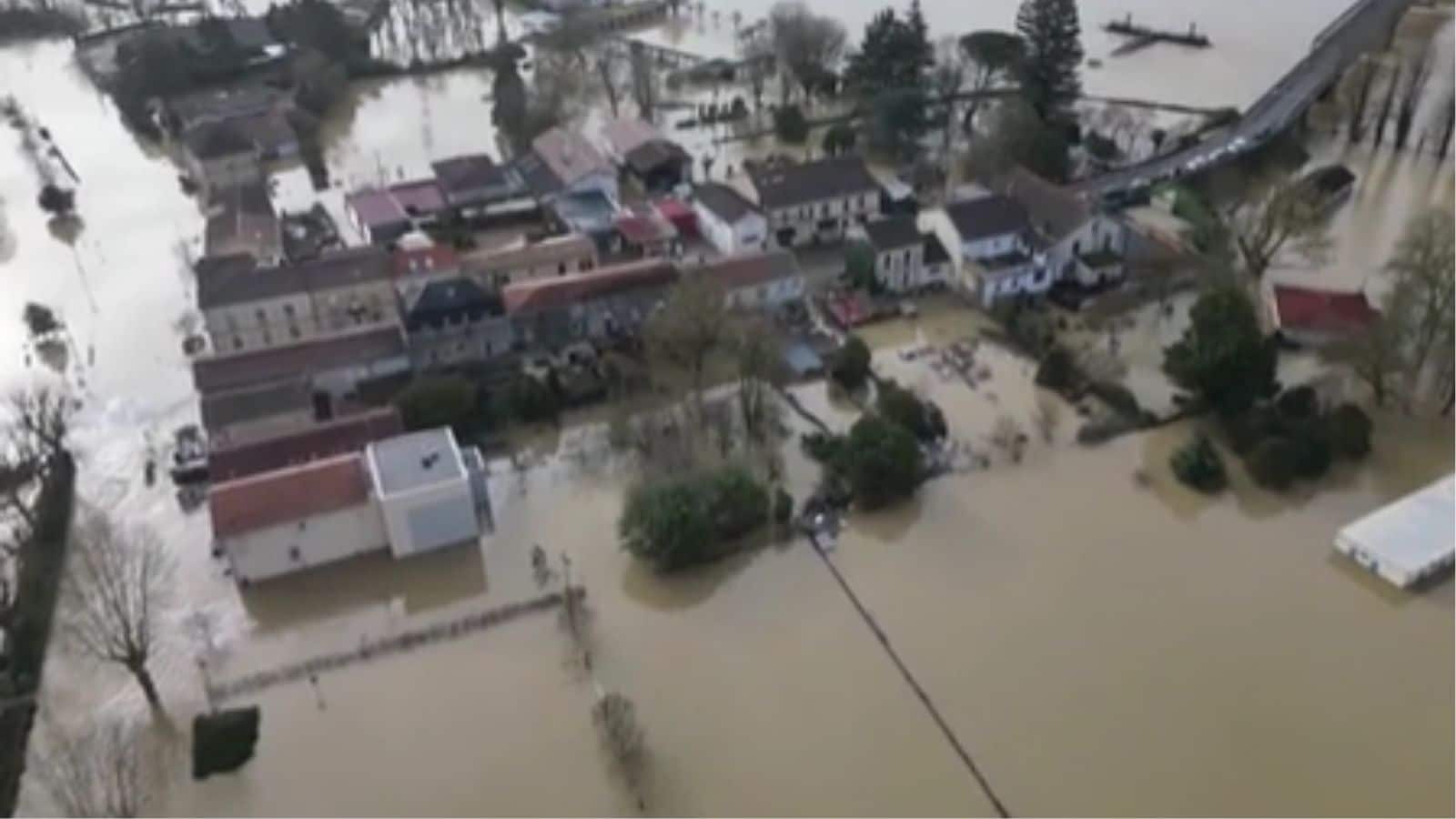 வெள்ளத்தில் மிதக்கும் பிரான்ஸ்! கோர தாண்டவம் ஆடிய 'நில்ஸ்' புயல் | World News (உலக செய்திகள்) - News18 தமிழ்