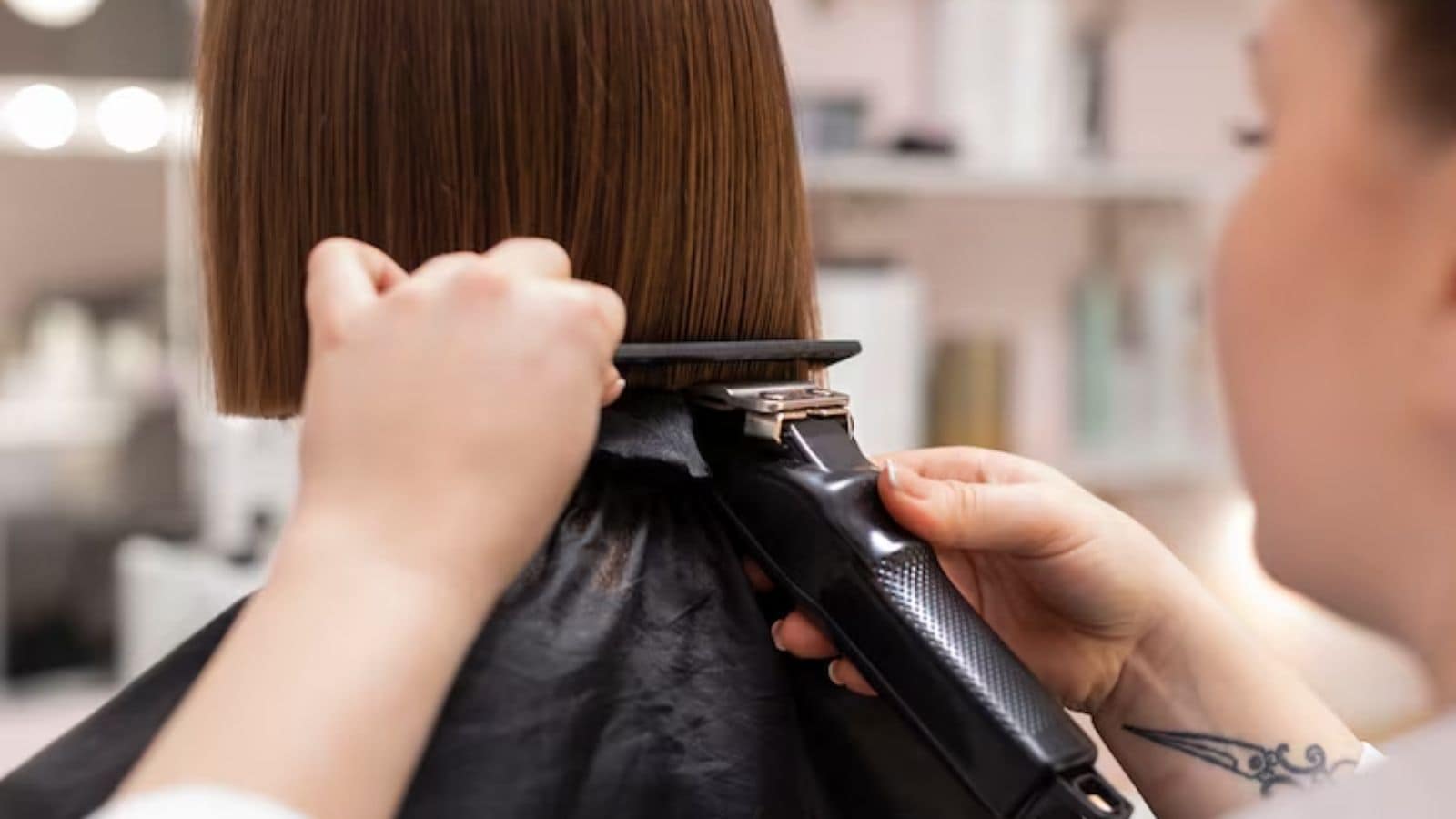 உரிய அங்கீகாரம் இல்லாமல் சிகை சீரமைப்பு சிகிச்சைகள் வழங்கப்பட்டால் கடும் நடவடிக்கை... தமிழ்நாடு மெடிக்கல் கவுன்சில் அறிவிப்பு! | தமிழ்நாடு செய்திகள் (Tamil Nadu News) - News18 தமிழ்