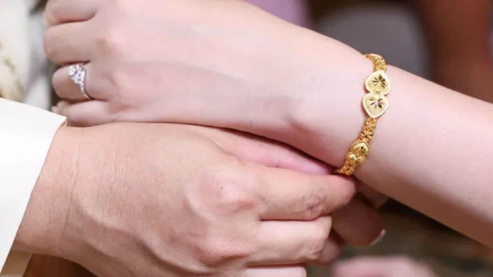 ஆடம்பரம் மட்டுமல்ல.. தங்கம் உங்கள் உடலுக்குச் செய்யும் நன்மைகள் என்னென்ன தெரியுமா? | வணிகம் போட்டோகேலரி - News18 தமிழ்