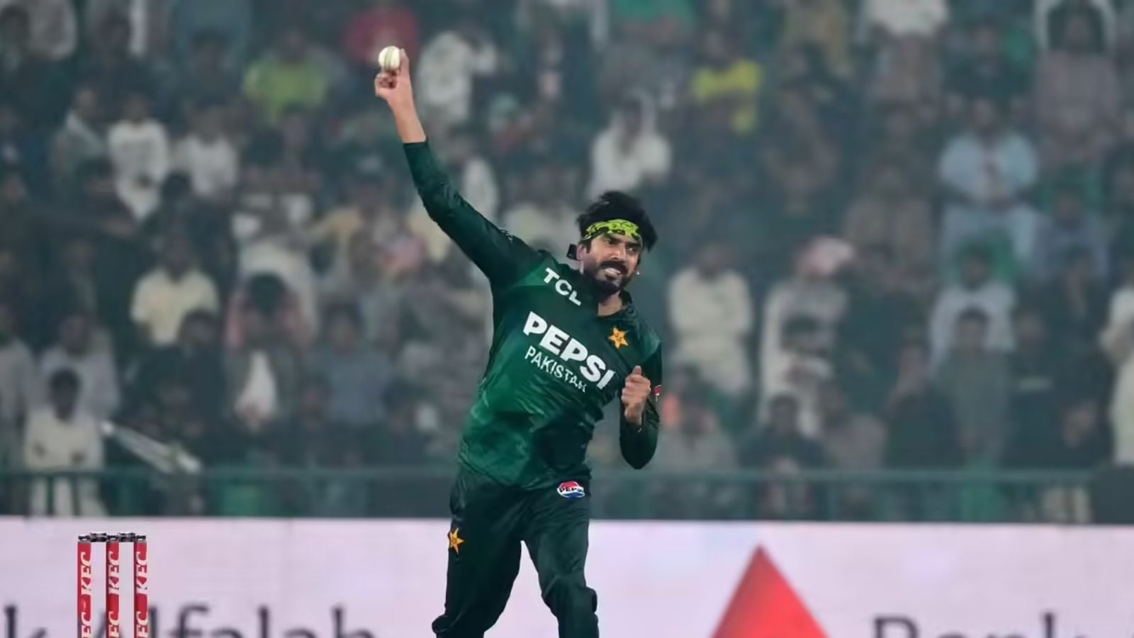 World Cup T20 : பந்தை வீசுகிறாரா? எறிகிறாரா? பாகிஸ்தான் பவுலர் மீது விசாரணை நடத்த ஐசிசி உத்தரவு | கிரிக்கெட் செய்திகள் - News18 தமிழ்