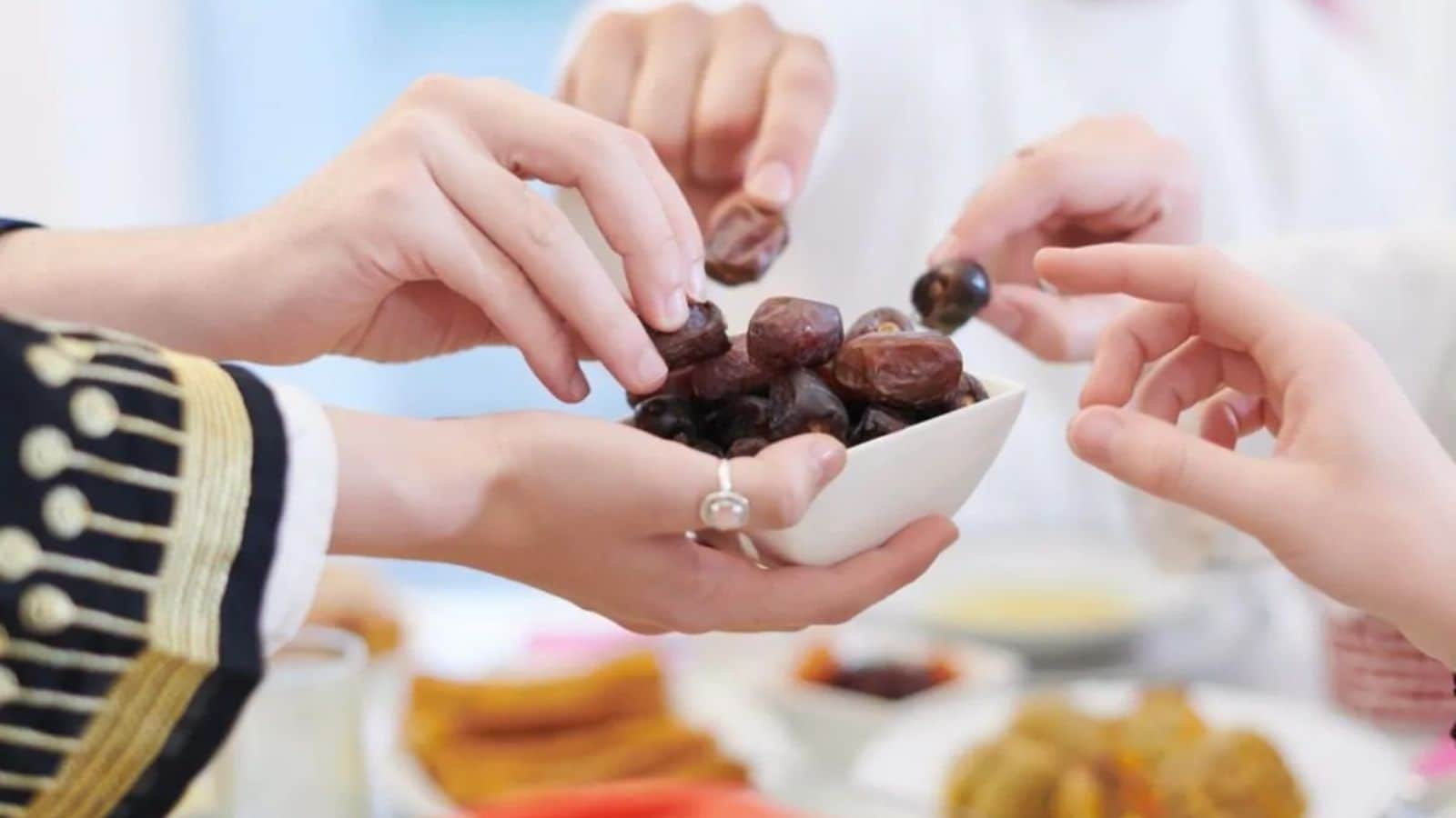 நோன்பை முடிக்கும்போது முஸ்லிம்கள் பேரீச்சம்பழம் சாப்பிடுவது ஏன்? அறிவியலின் ஆச்சரியமூட்டும் தகவல்.. | ஆன்மீகம் போட்டோகேலரி - News18 தமிழ்