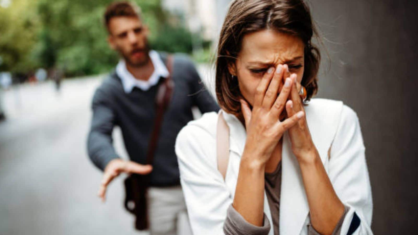 ஒரு சிலர் மீண்டும் மீண்டும் தவறான நபரை காதலித்து ஏமாற என்ன காரணம்..? உளவியல் உண்மை..! | லைப்ஸ்டைல் போட்டோகேலரி - News18 தமிழ்