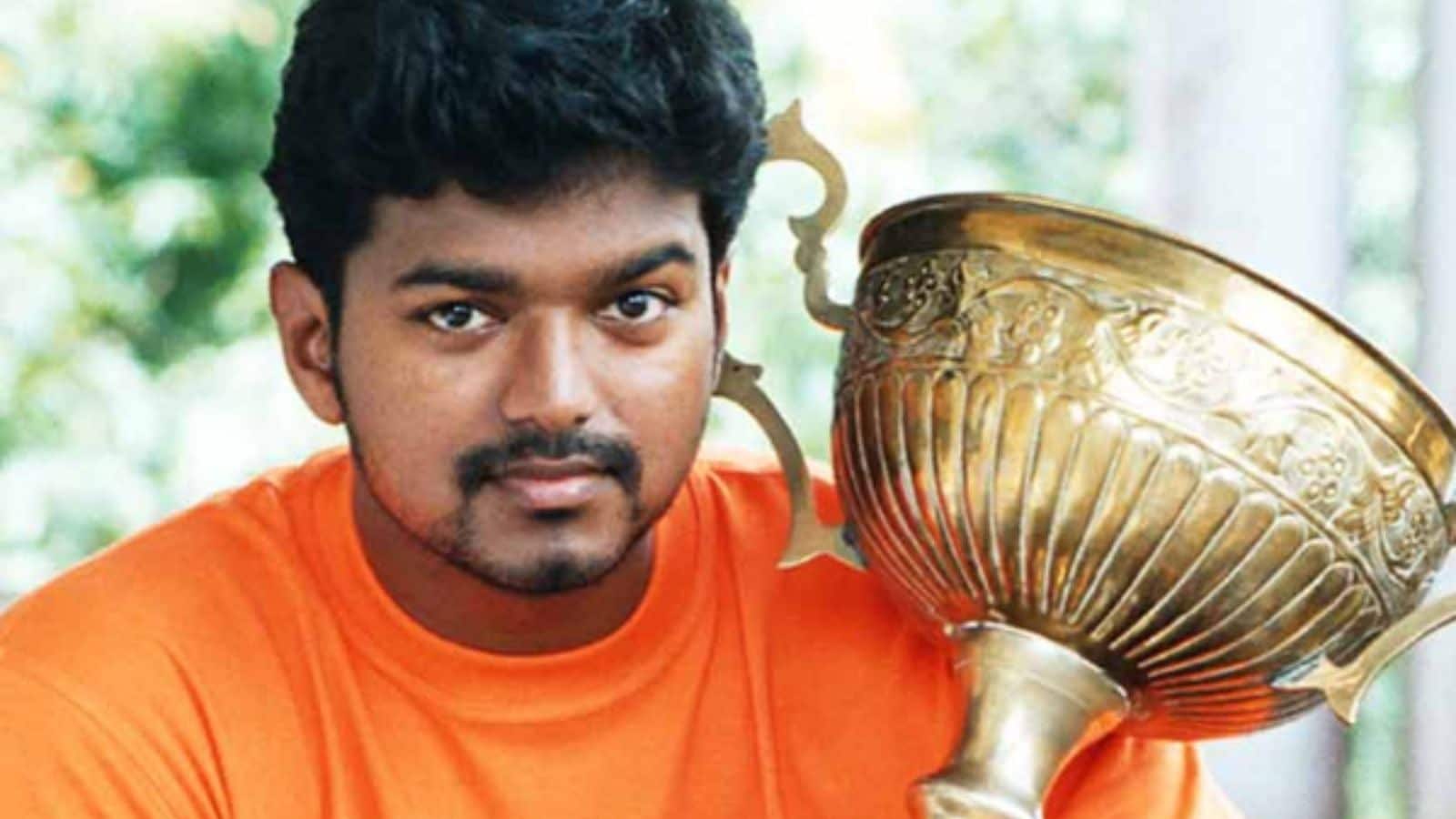 Ghilli | முன்பதிவில் முந்தும் விஜயின் ‘கில்லி’ ரீ-ரிலீஸ்… பாக்ஸ் ஆஃபீஸ் வசூல் எவ்வளவு தெரியுமா?  | பொழுதுபோக்கு போட்டோகேலரி - News18 தமிழ்