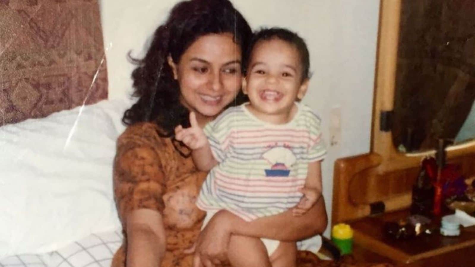 Actress | 3 திருமண முறிவு… மகனை சூப்பர் ஸ்டார் ஆக்கிய ‘சிங்கிள் மதர்’.. யார் இந்த நடிகை தெரியுமா?  | பொழுதுபோக்கு போட்டோகேலரி - News18 தமிழ்