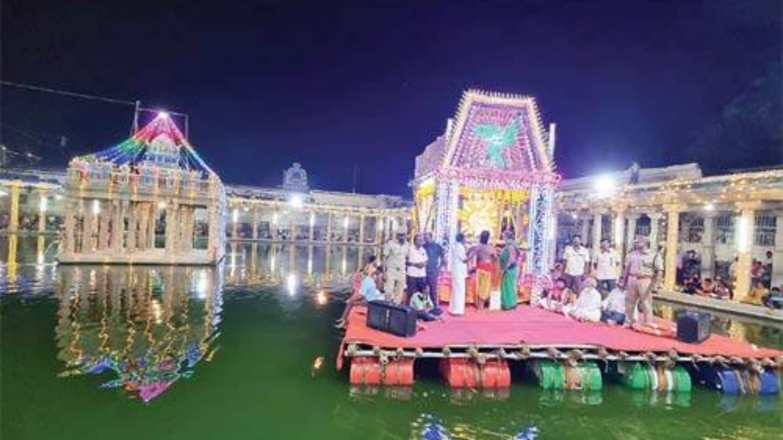 நெல்லையப்பர் கோயில் தெப்பத் திருவிழா: சிறப்பு நிகழ்ச்சிகள், கூட்டம் | Spirituality News (ஆன்மீக செய்திகள்) - News18 தமிழ்