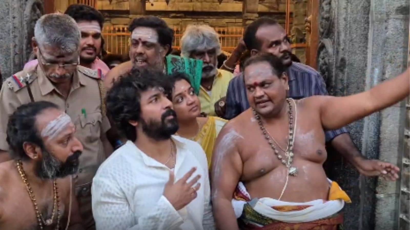 திருவண்ணாமலை அண்ணாமலையார் கோயிலில் நடிகர் சிவகார்த்திகேயன் சாமி தரிசனம்! | Spirituality News (ஆன்மீக செய்திகள்) - News18 தமிழ்