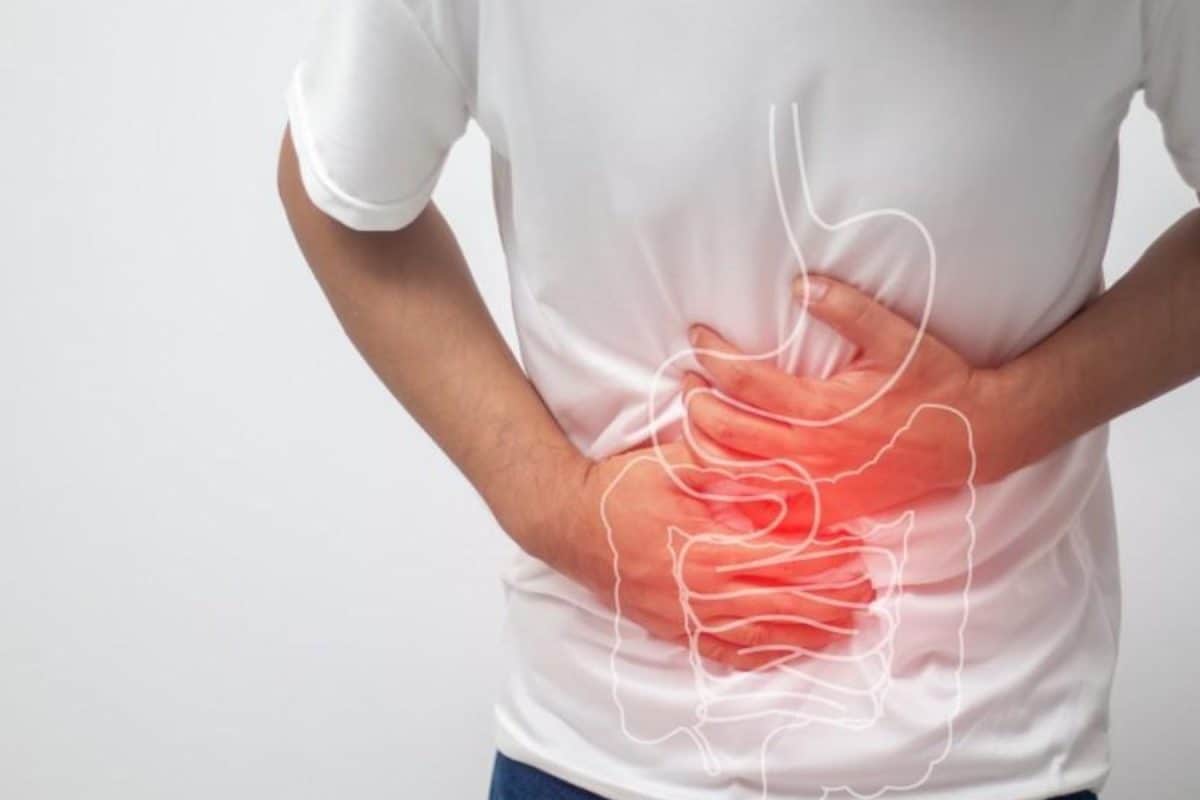 நெஞ்சு எரிச்சல், வாயுத் தொல்லையால் அவதிப்படும்போது இந்த பழங்களை சாப்பிடாதீங்க.. பிரச்சனை மோசமடையலாம்..!