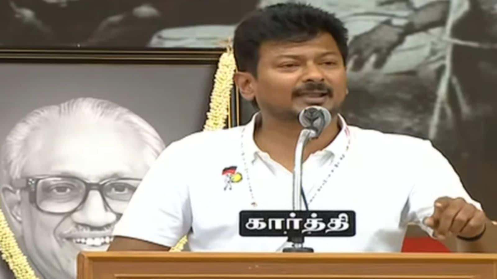 “முகத்தை மூடிக்கொண்டு டெல்லியில் சுற்றும்… முரட்டு அடிமை எடப்பாடி பழனிசாமி” – உதயநிதி ஸ்டாலின் | தமிழ்நாடு செய்திகள் (Tamil Nadu News) - News18 தமிழ்