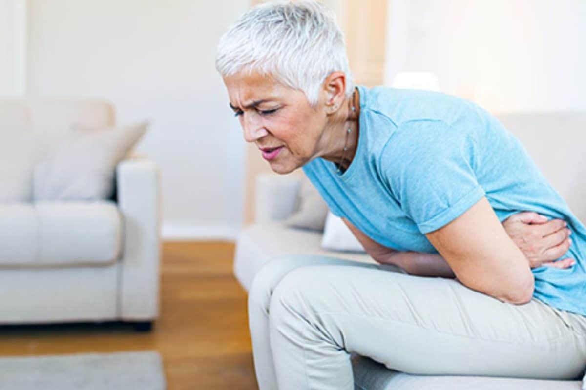 50 வயதிற்கு பிறகு பெண்களுக்கு சிறுநீர் கசிவு பிரச்சனை வர என்ன காரணம்..? கட்டுப்படுத்தும் வழிகள்..!