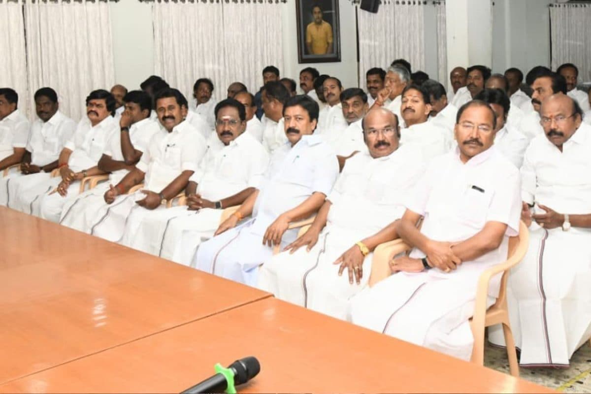 தொகுதி மாறிய மூவர்... 21 முன்னாள் அமைச்சர்கள், 16 எம்எல்ஏக்கள்! - அதிமுக வேட்பாளர் பட்டியலில் யார் யாருக்கு இடம்? | ADMK