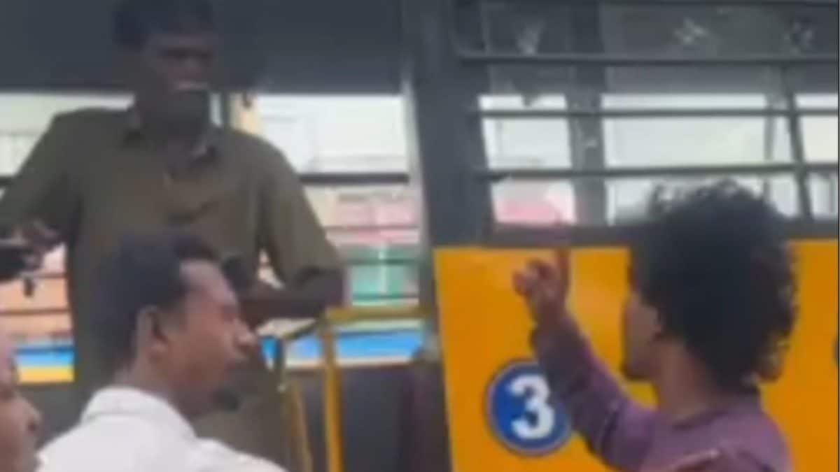 ஹாரன் சத்தத்தால் டென்ஷனாகி அடாவடி... பள்ளிப் பேருந்து ஓட்டுநரை தாக்கிய இளைஞர்கள்...