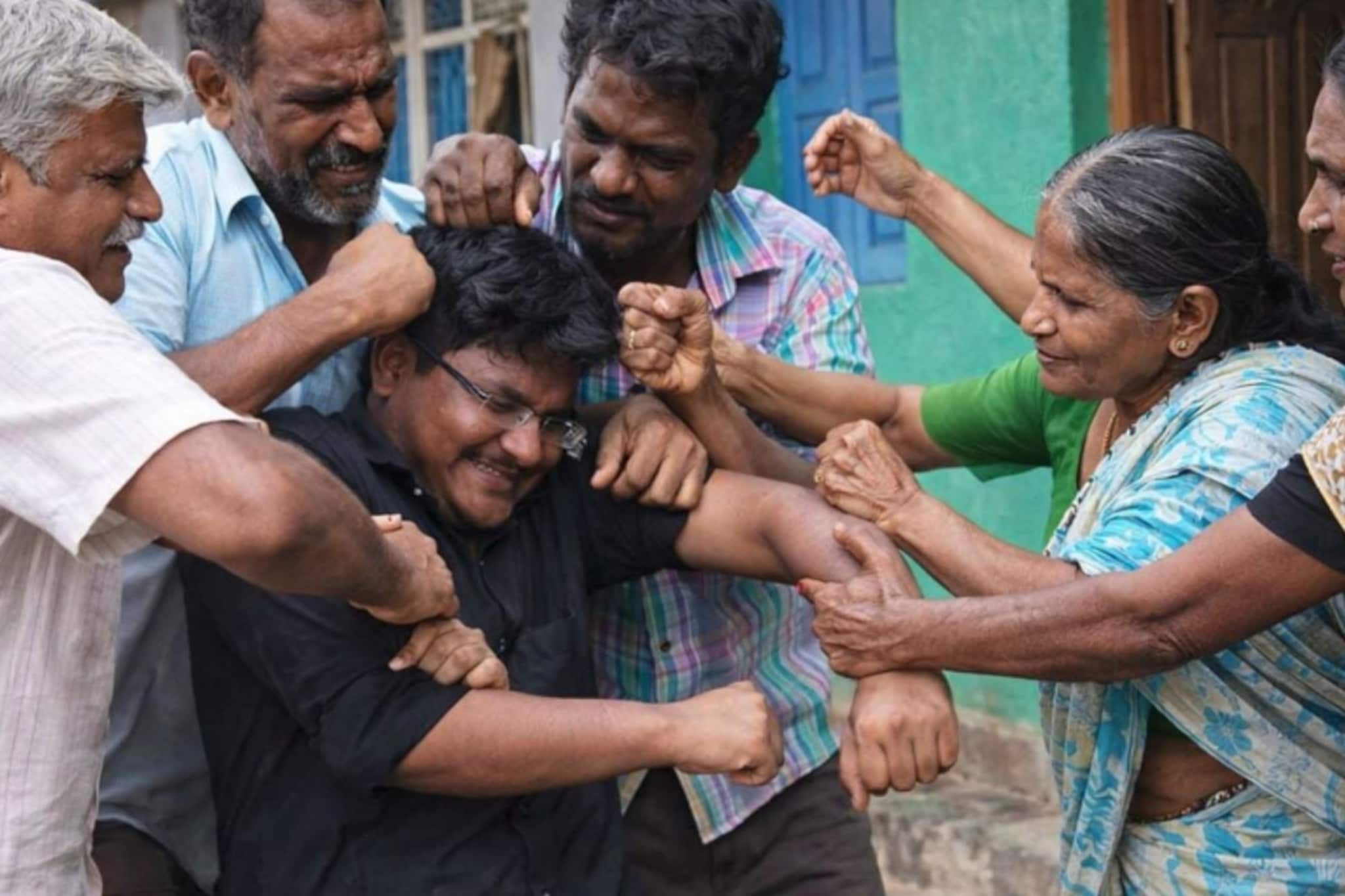 சிறுமிகளுக்கு பாலியல் தொல்லை கொடுத்த நபருக்கு தர்ம அடி... போக்சோ வழக்குப் பதிவு செய்த போலீசார்...