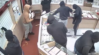 நகைக்கடை கொள்ளை