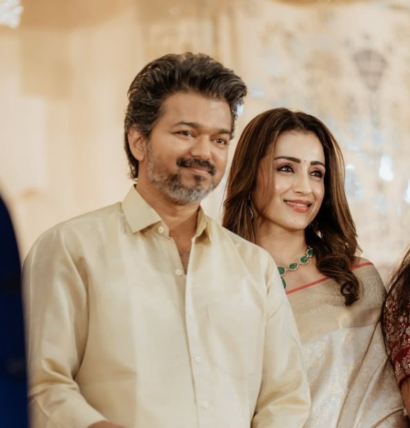  நடிகையுடன் விஜய் திருமணத்தை மீறிய உறவில் உள்ளதாக குற்றஞ்சாட்டி அவரது மனைவி சங்கீதா விவாகரத்து கோரியுள்ளார். இந்நிலையில் விஜயும் த்ரிஷாவும் ஒன்றாக திருமண நிகழ்ச்சியில் பங்கேற்றது சர்ச்சைக்குள்ளாகி உள்ளது.