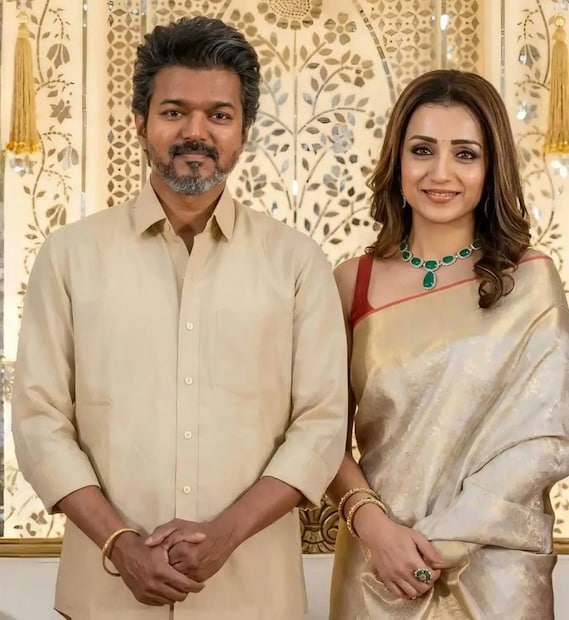  நடிகையுடன் விஜய் திருமணத்தை மீறிய உறவில் உள்ளதாக குற்றஞ்சாட்டி அவரது மனைவி சங்கீதா விவாகரத்து கோரியுள்ளார். இந்நிலையில் விஜயும் த்ரிஷாவும் ஒன்றாக திருமண நிகழ்ச்சியில் பங்கேற்றது சர்ச்சைக்குள்ளாகி உள்ளது.