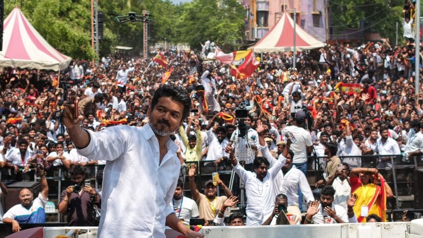  ஆனால், தேர்தல் விதிகளை மீறி, தவெக தலைவர் விஜய் பிற்பகல் 3.40 மணி அளவிலேயே கூட்டத்தை கூட்டியதாக கொளத்தூர் சட்டமன்றத் தொகுதி நிலை கண்காணிப்பு குழு பொறுப்பு அதிகாரி வி.குமார் பெரவல்லூர் காவல்நிலையத்தில் புகார் அளித்துள்ளார்.