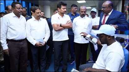 விளையாட்டு மருத்துவத்திற்கு என்ற மருத்துவக்கட்டமைப்பை தொடங்கி வைத்த தமிழ்நாடு துணை முதலமைச்சர் உதயநிதி ஸ்டாலின் விளையாட்டு மருத்துவத்திற்கு என்ற மருத்துவக்கட்டமைப்பை தொடங்கி வைத்த தமிழ்நாடு துணை முதலமைச்சர் உதயநிதி ஸ்டாலின்