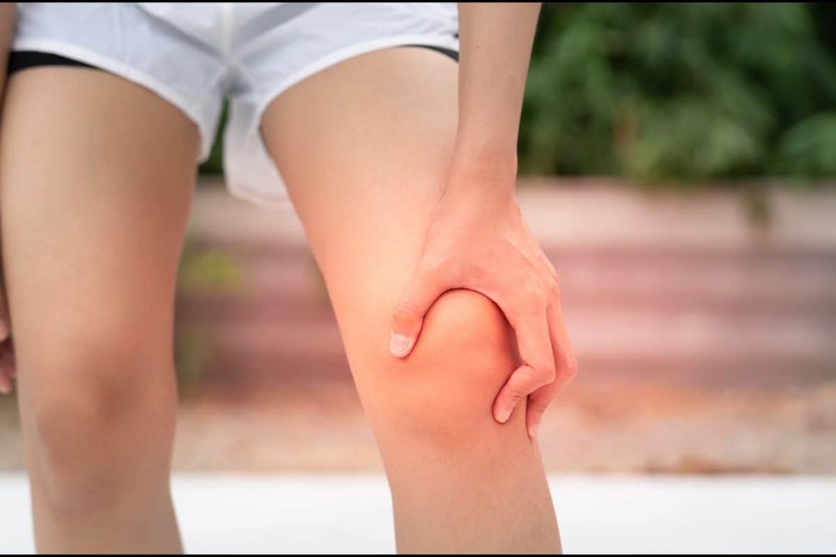 அடிக்கடி முழங்காலில் ‘க்ளிக்’ சத்தம் கேட்கிறதா? கூடவே இந்த அறிகுறிகள் தெரிந்தால்... அலர்ட்!