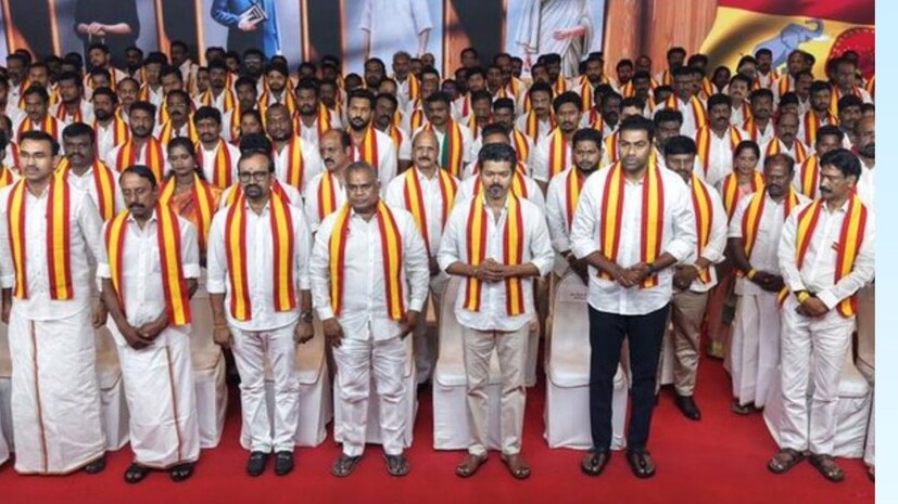  இதற்கிடையே, பெரம்பூர் தொகுதியில் களம் காணும் விஜய், இன்று பரப்புரையைத் தொடங்குகிறார். 2026 சட்டப்பேரவைத் தேர்தலில் தமிழக வெற்றிக் கழகம் தனித்து போட்டியிடும் நிலையில், 234 தொகுதிகளுக்கான வேட்பாளர்களை அக்கட்சியின் தலைவர் விஜய் நேற்று அறிமுகம் செய்தார். அதன்படி, பெரம்பூர் மற்றும் திருச்சி கிழக்கு என இரு தொகுதிகளில் விஜய் போட்டியிடுவார் என அறிவிக்கப்பட்டுள்ளது.