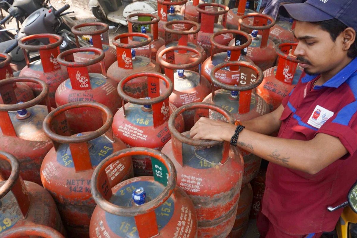 LPG Cylinder | சிலிண்டர் விநியோகம் சீராக 4 ஆண்டுகள் ஆகுமா? - பெட்ரோலியத்துறை அமைச்சகம் அளித்த விளக்கம்!