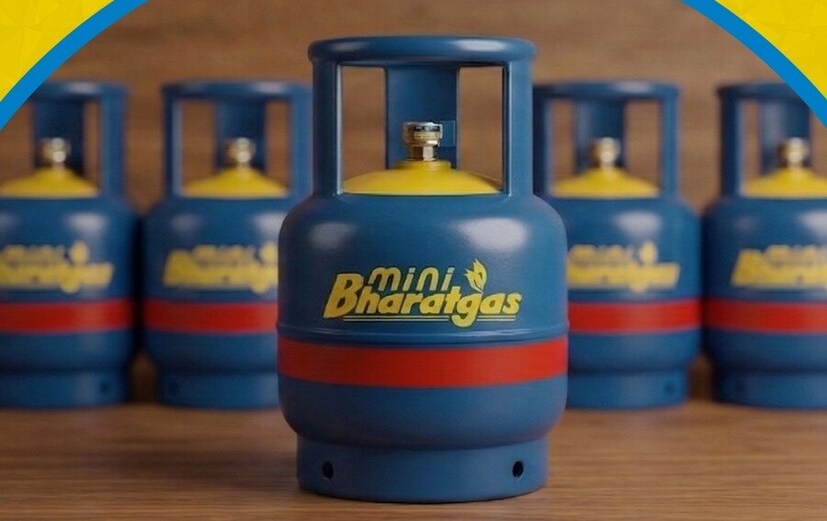 இப்போது எரிவாயு சிலிண்டர் வாங்குவது மிகவும் எளிதாகிவிட்டது. உங்கள் அடையாள அட்டையைக் காண்பித்தாலே போதும், உடனடியாக சிறிய 5 கிலோ எல்பிஜி சிலிண்டரைப் பெறலாம். இது குறிப்பாக மாணவர்கள், புலம்பெயர் தொழிலாளர்கள் மற்றும் வாடகை வீடுகளில் வசிப்பவர்களுக்கு ஒரு பெரிய நிம்மதியாக அமைந்துள்ளது. இந்தியன் ஆயில் கார்ப்பரேஷன் லிமிடெட் வழங்கும் இன்டேன் சோட்டு, பாரத் பெட்ரோலியம் கார்ப்பரேஷன் லிமிடெட் வழங்கும் பாரத் கேஸ் மினி மற்றும் ஹெச்பி கேஸ் அப்பு போன்ற 5 கிலோ எஃப்டிஎல் சிலிண்டர்கள் இப்போது மிக எளிதாகக் கிடைக்கின்றன. இந்த புதிய முறையின் மூலம், 5 கிலோ எல்பிஜி சிலிண்டர் வாங்க முன்கூட்டியே முன்பதிவு செய்யத் தேவையில்லை. ஆதார், வாக்காளர் அடையாள அட்டை, ஓட்டுநர் உரிமம் அல்லது பான் கார்டு போன்ற அரசு அடையாள அட்டையைக் காண்பித்தால் மட்டும் போதும். மேலும், முகவரிச் சான்றும் தேவையில்லை, அதேபோல், வைப்புத்தொகை செலுத்த வேண்டிய அவசியமும் இல்லை.
