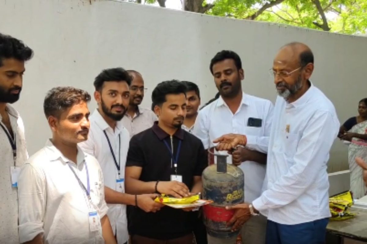 LPG | எல்.பி.ஜி. தட்டுப்பாடு.. புலம்பெயர்ந்த தொழிலாளர்களுக்கு 5 கிலோ சிலிண்டர்.. மத்திய அரசு அசத்தல்.!