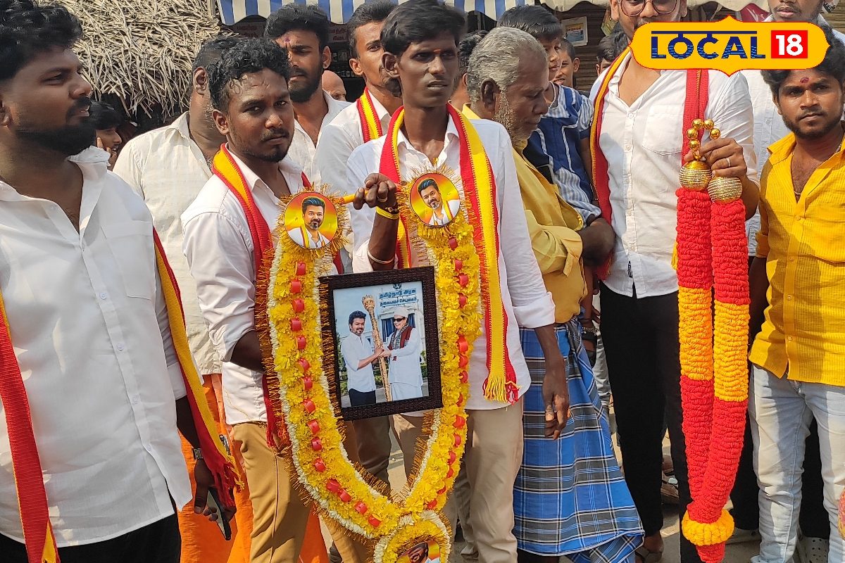 விஜய்க்கு விசில் மாலையை அணிவித்து தொண்டர்கள் உற்சாக வரவேற்பு.. எம்ஜிஆரின் மறு உருவம் என புகழாரம்..!