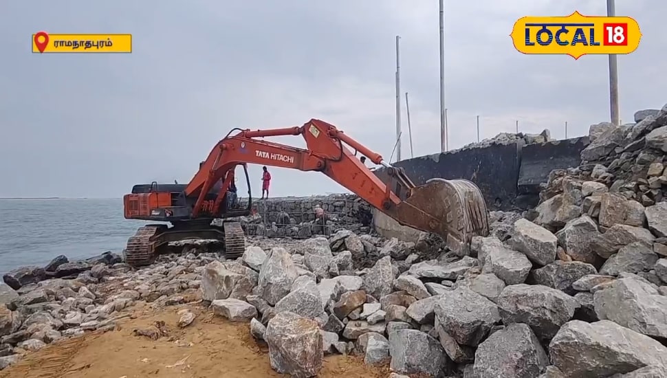 அரிச்சல்முனை ரவுண்டானா சேதத்தை தடுக்க தடுப்பு கற்கள்.. சுற்றுலா பயணிகள் செல்ல தடை விதிப்பு !