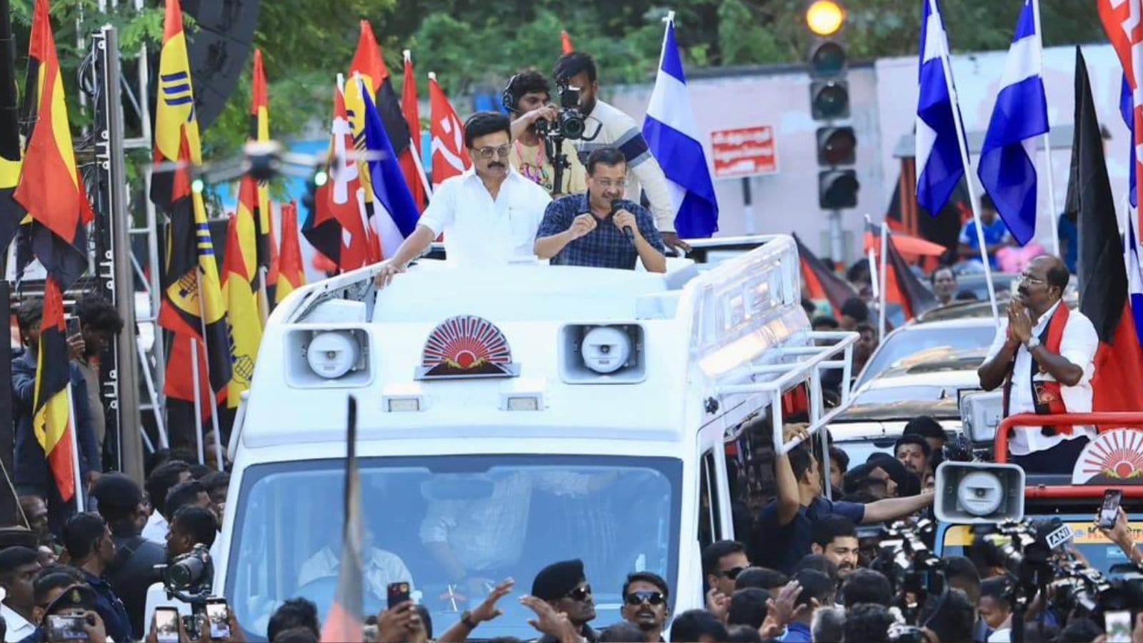 “அதிமுகவை மூன்றாக உடைத்து பாஜக விழுங்கிவிடும்” - பரப்புரையில் அரவிந்த் கெஜ்ரிவால் பேச்சு!