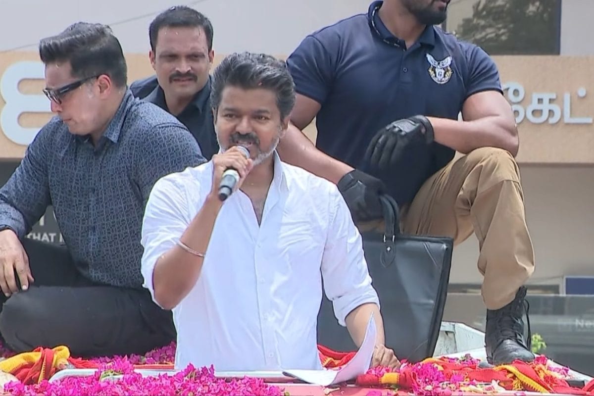 TVK Vijay | கன்னியாகுமரியில் ரோடு ஷோ.. வேனில் இருந்து பிரச்சாரம்.. தவெக தலைவர் விஜயின் பரப்புரை திட்டம் என்ன?