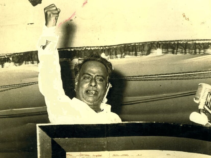  தமிழக அரசியல் வரலாற்றில் 1967-ஆம் ஆண்டு என்பது மிக முக்கியமான திருப்புமுனையாக அமைந்தது. சுதந்திரத்துக்கு பிந்தைய இந்தியாவில் சட்டமன்றத் தேர்தலில் காங்கிரஸ் கட்சியை தோற்கடித்த முதல் கட்சி திமுக.  நாட்டிலேயே முதன் முறையாக திமுக என்ற பிராந்திய கட்சி தான் காங்கிரஸ் கட்சியை அப்புறப்படுத்தி மாநிலத்தின் அதிகாரத்தை கைப்பற்றியது. அந்தத் தேர்தலில் ஆட்சியைப் பறிகொடுத்த காங்கிரஸ், அதன் பிறகு கடந்த 60 ஆண்டுகளாகத் தமிழக அமைச்சரவையின் ஆட்சி அதிகாரத்துக்குள் நுழைய முடியாமல் போனது. திமுக, அதிமுக என மாறிமாறி கூட்டணி அமைத்தாலும் அமைச்சரவையில் அதற்கு இடம் கிடைத்ததில்லை. ஆனால், 2026 சட்டமன்றத் தேர்தல் முடிவுகள், அந்த நீண்ட காலத் தடையை உடைத்து, காங்கிரஸை மீண்டும் கோட்டைக்குள் அழைத்துச் செல்கின்ற்ன.