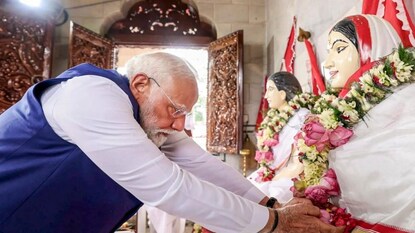 மதுவா கோயிலில் தரிசனம் செய்யும் பிரதமர் மோடி 