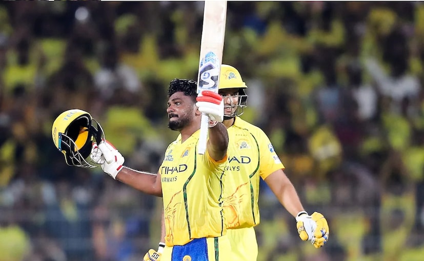 அதன்படி, சென்னை அணியின் இன்னிங்ஸை தொடங்கிய சஞ்சு சாம்சன், ஆரம்பம் முதலே அடித்து ஆடி டெல்லி பந்துவீச்சாளர்களுக்கு கடும் நெருக்கடி கொடுத்தார். மறுமுனையில் கேப்டன் ருதுராஜ் 15 ரன்களில் ஆட்டமிழந்த நிலையில், அடுத்து களமிறங்கிய ஆயுஷ் மாத்ரே, சாம்சனுடன் அடித்து ஆடினார். அபாரமாக விளையாடிய சாம்சன், நடப்பு ஐபிஎல் சீசனின் முதலாவது சதத்தை விளாசினார். அதன்படி, சென்னை அணியின் இன்னிங்ஸை தொடங்கிய சஞ்சு சாம்சன், ஆரம்பம் முதலே அடித்து ஆடி டெல்லி பந்துவீச்சாளர்களுக்கு கடும் நெருக்கடி கொடுத்தார். மறுமுனையில் கேப்டன் ருதுராஜ் 15 ரன்களில் ஆட்டமிழந்த நிலையில், அடுத்து களமிறங்கிய ஆயுஷ் மாத்ரே, சாம்சனுடன் அடித்து ஆடினார். அபாரமாக விளையாடிய சாம்சன், நடப்பு ஐபிஎல் சீசனின் முதலாவது சதத்தை விளாசினார்.