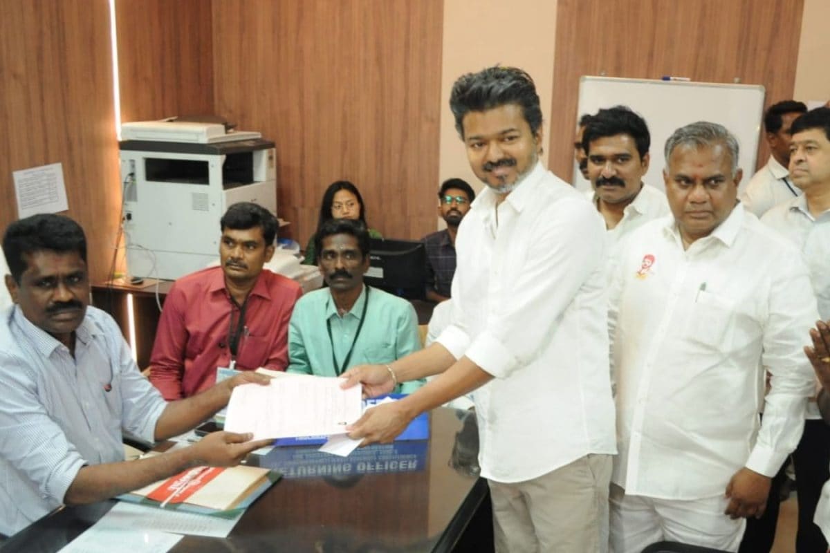 TVK Vijay | 2025ஆம் ஆண்டே விஜய் மீது வழக்கு.. பெரம்பூரில் மிஸ்ஸிங்.. திருச்சி கிழக்கு வேட்பு மனுவில் வெளியான விவரம்!