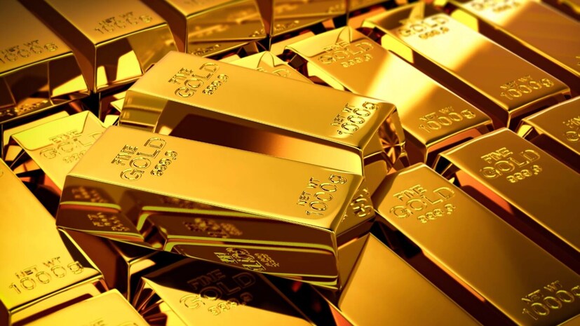  ஆனால், ரிசர்வ் வங்கி சமீபத்தில் வெளியிட்ட வெளிநாட்டுச் செலாவணி இருப்புத் தரவுகளை ப்ளூம்பெர்க் நிறுவனம் ஆய்வு செய்ததில், வங்கியின் வசமுள்ள தங்கத்தின் மொத்த மதிப்பு எதிர்பார்த்த அளவுக்கு அதிகரிக்கவில்லை என்பது தெரியவந்துள்ளது . இந்தத் தர்க்கத்தின் அடிப்படையில்தான், சுமார் 12 பில்லியன் டாலர் மதிப்பிலான தங்கத்தை ரிசர்வ் வங்கி சந்தையில் விற்றுள்ளது என்ற முடிவுக்கு அந்நிறுவனம் வந்துள்ளது. இந்தத் தங்க விற்பனை குறித்து, ப்ளூம்பெர்க் எகனாமிக்ஸ் நிறுவனத்தின் மூத்த இந்தியப் பொருளாதார நிபுணர் அபிஷேக் குப்தா கூறுகையில், சமீபத்தில் தங்கம் மீதான இறக்குமதி வரியை அரசு உயர்த்தியதால், ரிசர்வ் வங்கியின் வசமுள்ள தங்கம் மற்றும் டாலர்களின் மதிப்பு உண்மையில் உயர்ந்திருக்க வேண்டும். ஆனால் அவ்வாறு மதிப்பு அதிகரிக்காதது, ரிசர்வ் வங்கி தங்கத்தை விற்றுள்ளது என்பதையே காட்டுகிறது," என்று சுட்டிக்காட்டியுள்ளார்