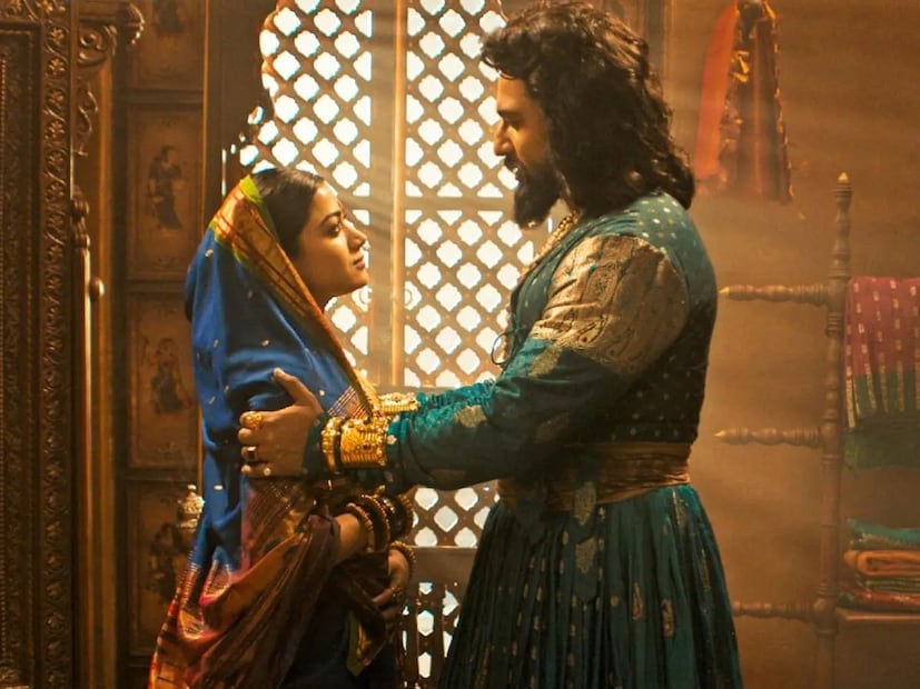  சினிமாவின் ஃபார்முலா மாறிவிட்டது. ஸ்டார் நடிகர்களையும், பிரமாண்டங்களையும் வைத்து படத்தை ஹிட் ஆக்கிவிடலாம் என்ற காலம் மலையேறிவிட்டது. அறிமுக நடிகர்களாக இருந்தாலும், திரைக்கதையில் சுவாரஸ்யம் இருந்தால் அந்தப் படம் ஹிட்டாகும் என்பதற்கு பல படங்கள் உதாரணங்களாக இருக்கின்றன.