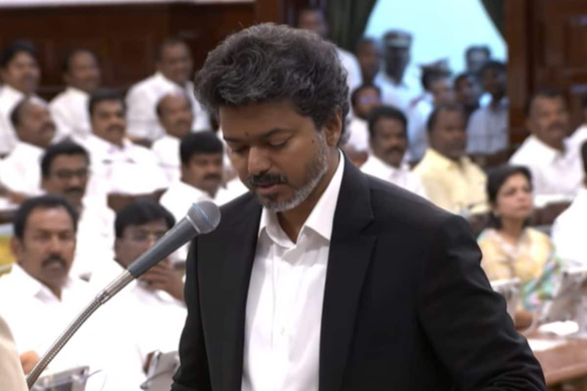 சட்டசபை வரலாற்றில் முதல்முறையாக கோட் சூட்டில் வந்த முதலமைச்சர் விஜய்! | CM Vijay
