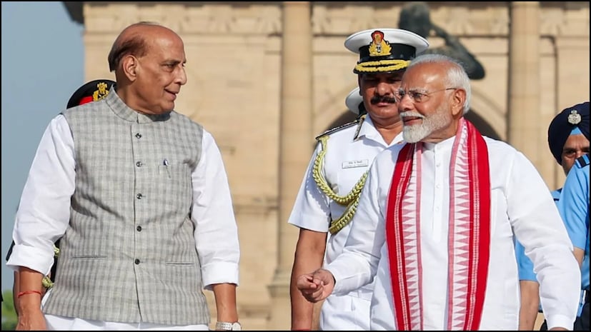 இந்நிலையில் அமைச்சர் தன் வியட்நாம் பயணத்துக்கு இடையே, தென் கொரியாவும் செல்வார் என எதிர்பார்க்கப்படுகிறது. அங்கு பாதுகாப்பு உற்பத்தி, கடற்படை ஒத்துழைப்பு மற்றும் கப்பல் கட்டும் தொழில்நுட்பம் ஆகியவை குறித்து கேட்டறிய உள்ளார் அவர். ஏற்கெனவே உள்நாட்டு கப்பல் கட்டும் திறனை விரிவுபடுத்துவதற்காக இந்தியா கூட்டாண்மைகளைத் தீவிரமாக ஆராய்ந்து வருகிறது. மேலும், கடற்படை மற்றும் வர்த்தகக் கப்பல் கட்டுமானத்தில் தென் கொரிய நிறுவனங்கள் உலகளாவிய முன்னணி நிறுவனங்களில் ஒன்றாகத் திகழ்கின்றன. எனவே அவர்களிடம் அதை கேட்டறிந்து, இந்தியத் திறன்களை அமைச்சர் விரிவுப்படுத்துவார் என எதிர்பார்க்கப்படுகிறது. இந்நிலையில் அமைச்சர் தன் வியட்நாம் பயணத்துக்கு இடையே, தென் கொரியாவும் செல்வார் என எதிர்பார்க்கப்படுகிறது. அங்கு பாதுகாப்பு உற்பத்தி, கடற்படை ஒத்துழைப்பு மற்றும் கப்பல் கட்டும் தொழில்நுட்பம் ஆகியவை குறித்து கேட்டறிய உள்ளார் அவர். ஏற்கெனவே உள்நாட்டு கப்பல் கட்டும் திறனை விரிவுபடுத்துவதற்காக இந்தியா கூட்டாண்மைகளைத் தீவிரமாக ஆராய்ந்து வருகிறது. மேலும், கடற்படை மற்றும் வர்த்தகக் கப்பல் கட்டுமானத்தில் தென் கொரிய நிறுவனங்கள் உலகளாவிய முன்னணி நிறுவனங்களில் ஒன்றாகத் திகழ்கின்றன. எனவே அவர்களிடம் அதை கேட்டறிந்து, இந்தியத் திறன்களை அமைச்சர் விரிவுப்படுத்துவார் என எதிர்பார்க்கப்படுகிறது.